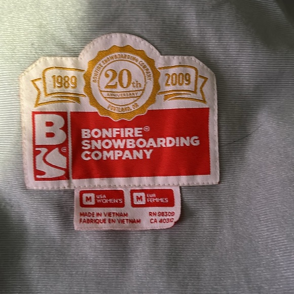 Bonfire women’s ski jacket. Used but in great shape. Size medium - Picture 4 of 4